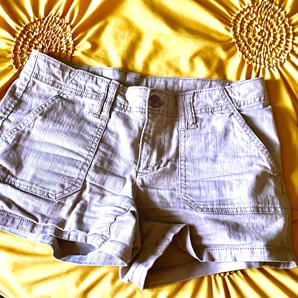 Khaki cargo short shorts